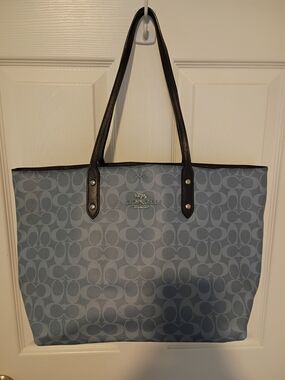 Coach Signature Tote 2 Shades Of Beautiful Blue W Blk EUC Great Price!!